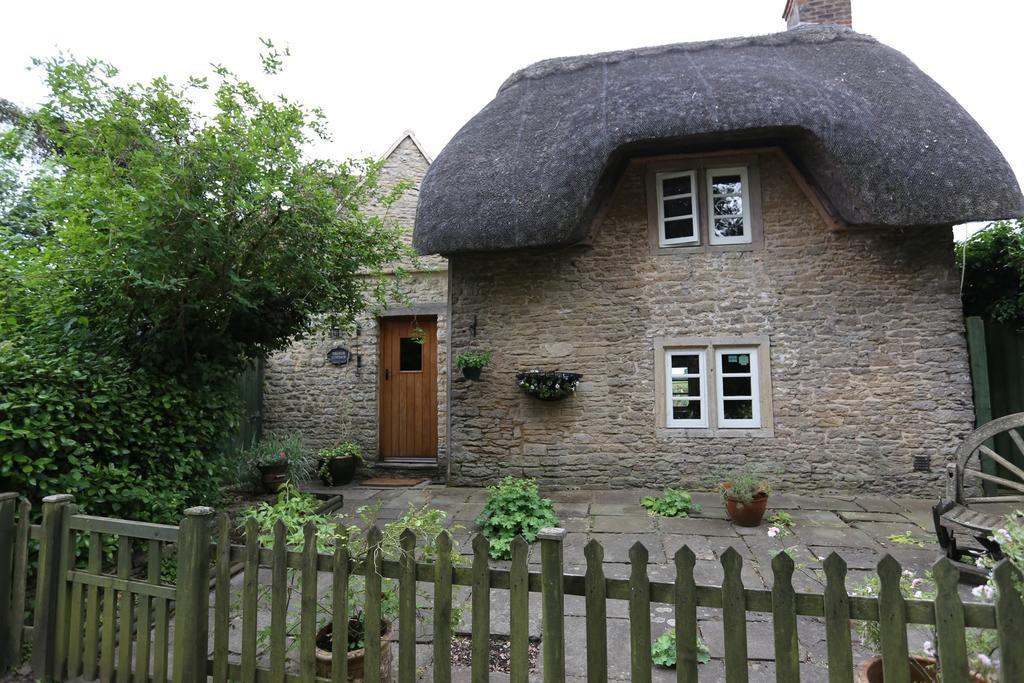 Thatch Cottage Lacock Exteriör bild